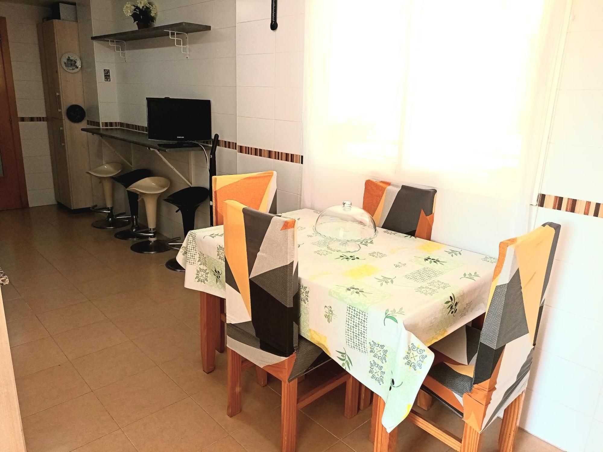 Appartamento Piso Amplio De 3 Habitaciones, 2 Banos, Ascensor Y Parking *