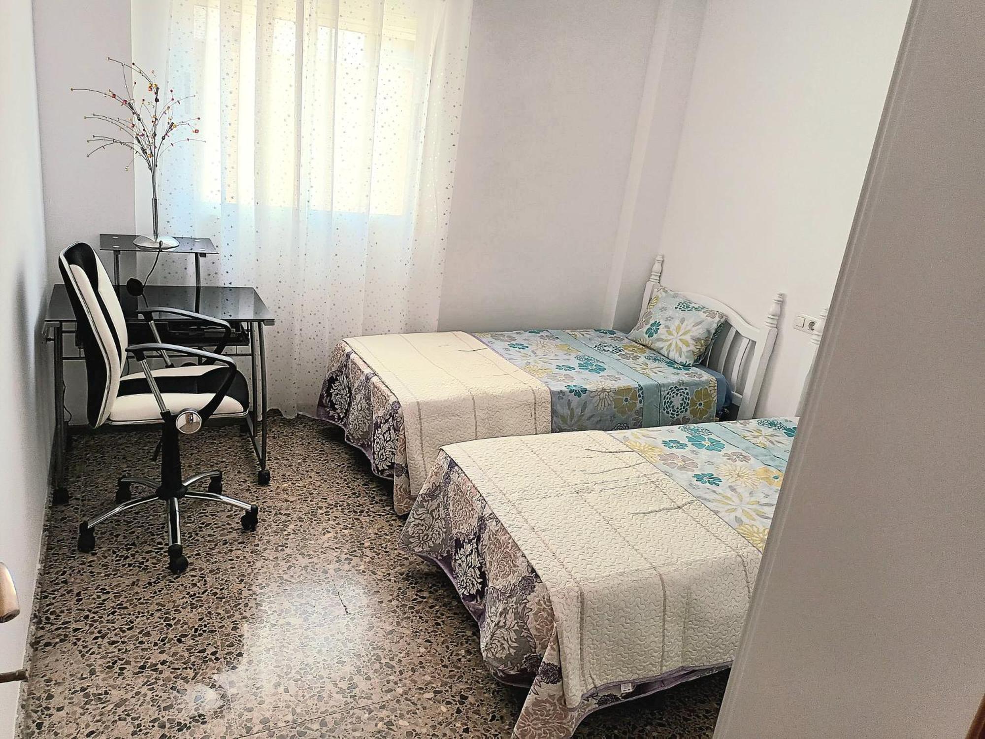 Appartamento Piso Amplio De 3 Habitaciones, 2 Banos, Ascensor Y Parking Burriana