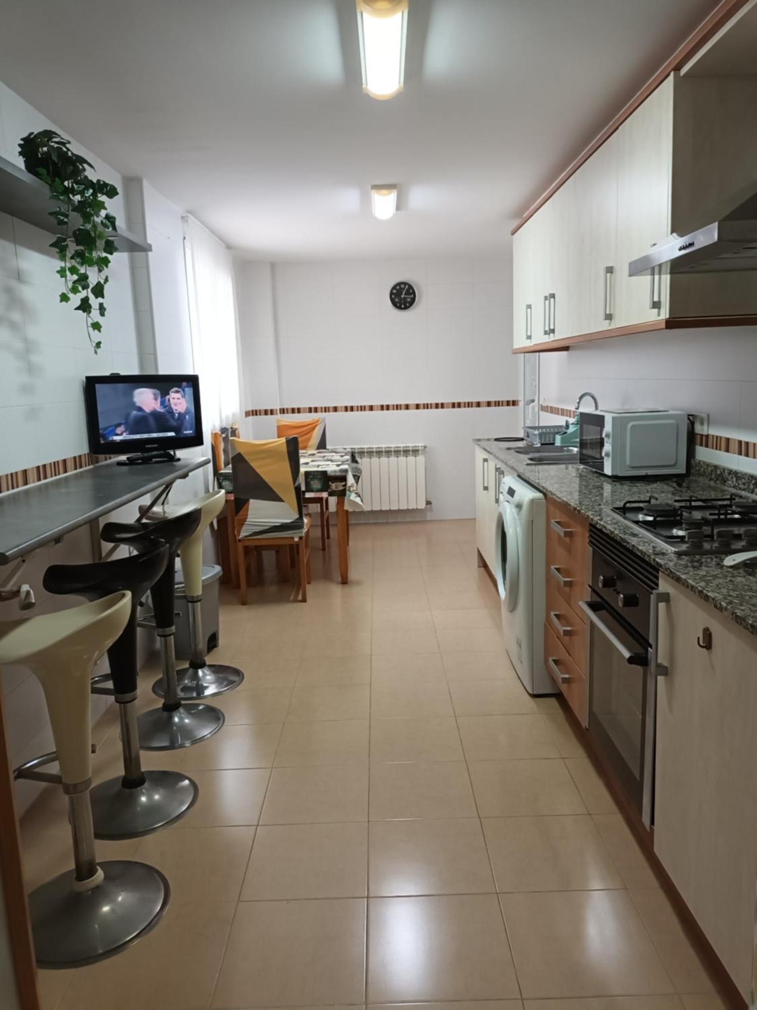 Appartamento Piso Amplio De 3 Habitaciones, 2 Banos, Ascensor Y Parking